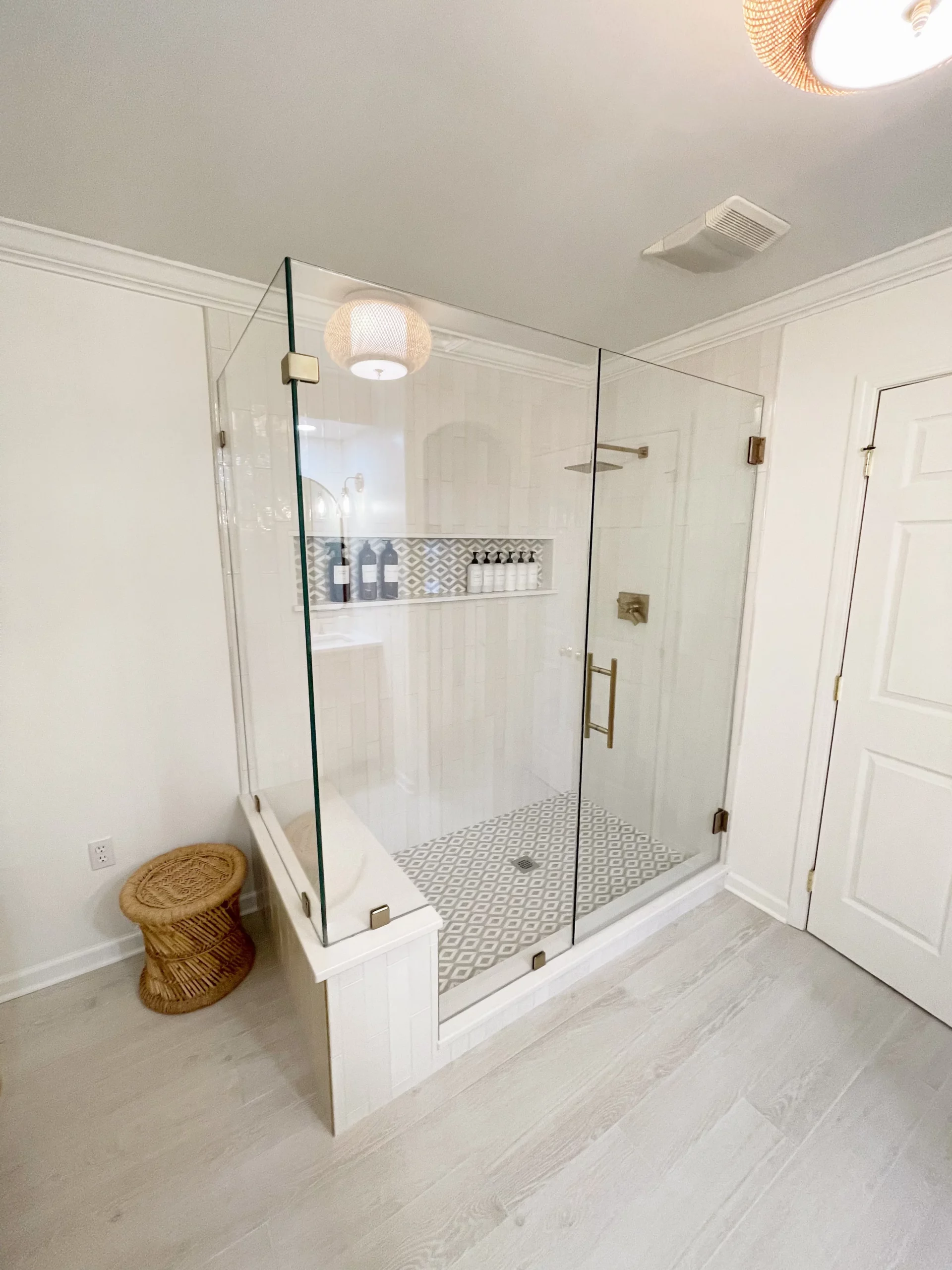 master bath meadowcross - large shower w/ bench, remodeled